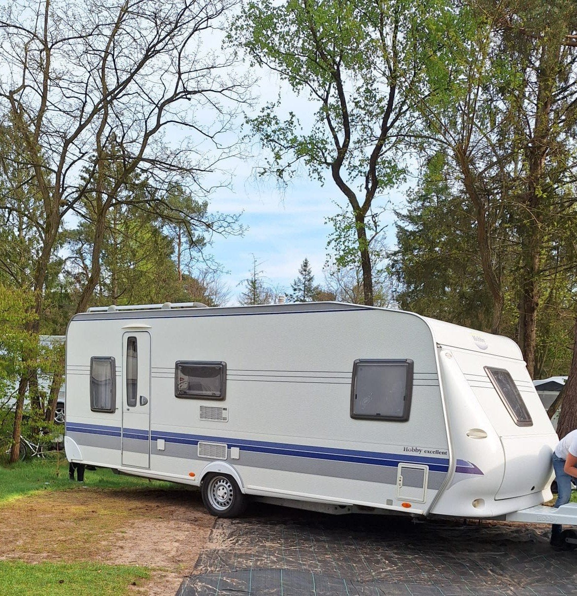 Hobby 560 kmfe 2009 met complete kampeeruitrusting, Caravans en Kamperen, Rondzit, Hobby, Particulier, Luifel
