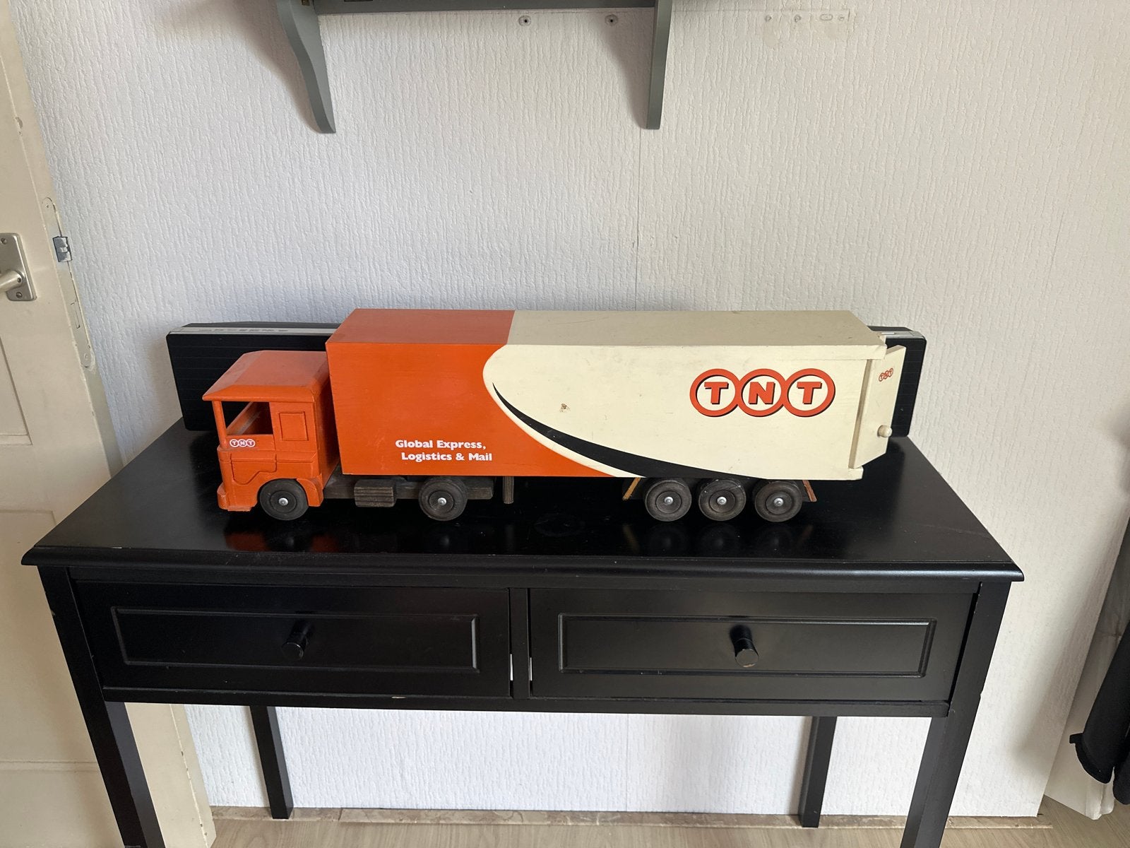 Grote houten TNT vrachtwagen met oplegger, Ophalen of Verzenden, Gebruikt