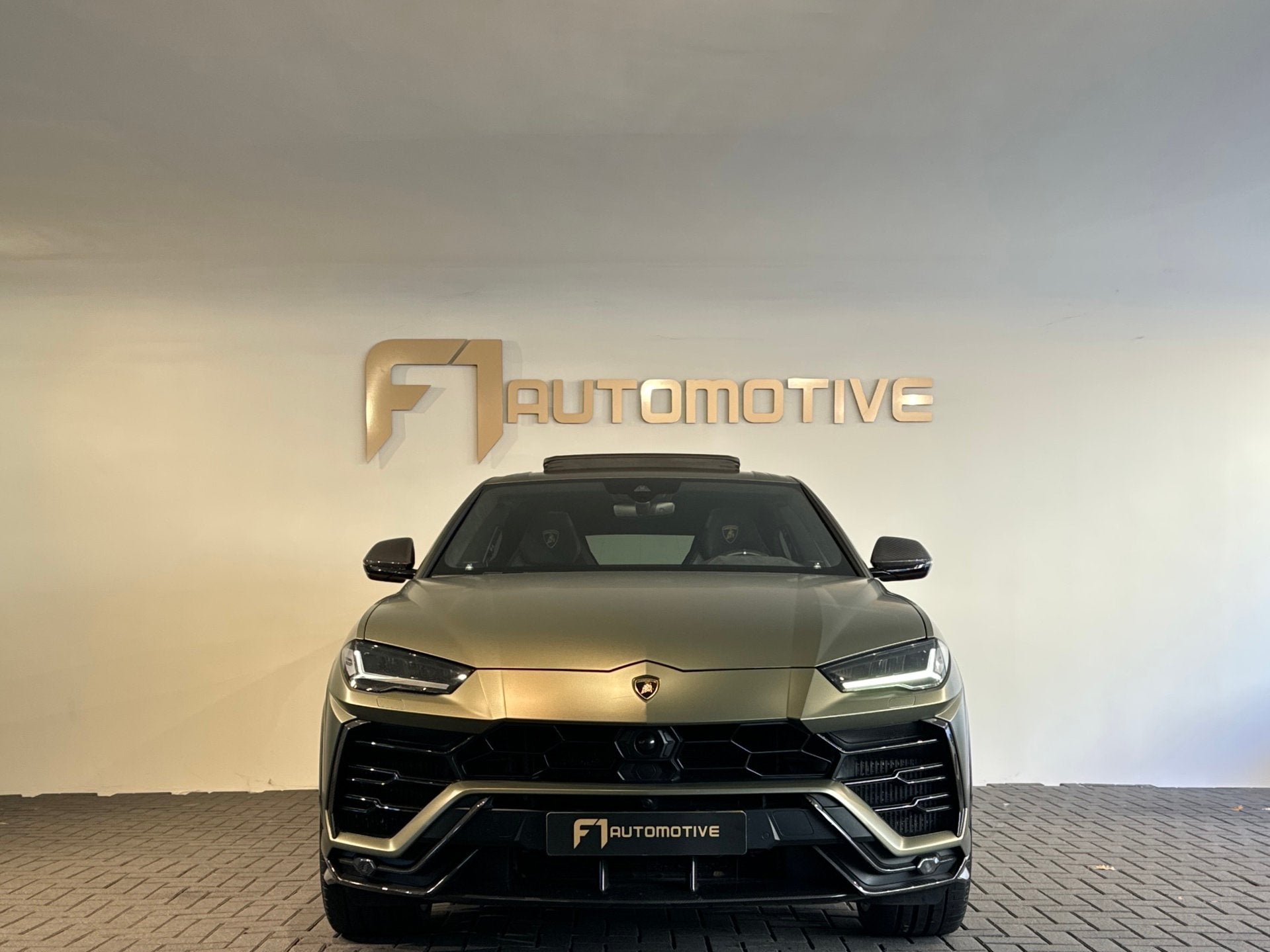 Lamborghini Urus 4.0 V8 Pano|Ceramic|Carbon|B&O 3D|Massage|K, Auto's, Automaat, Dealer onderhouden, Urus, Gebruikt