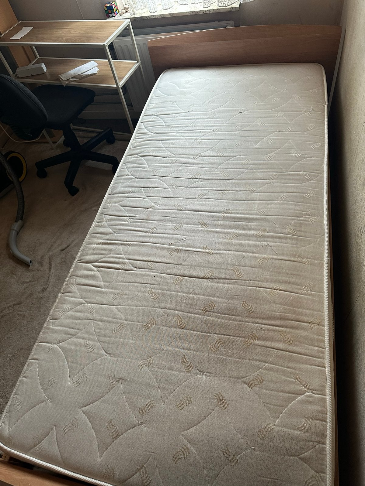 Eenpersoonsbed met matras - 90x200 cm, Gebruikt, 90 cm, Eenpersoons, Bruin