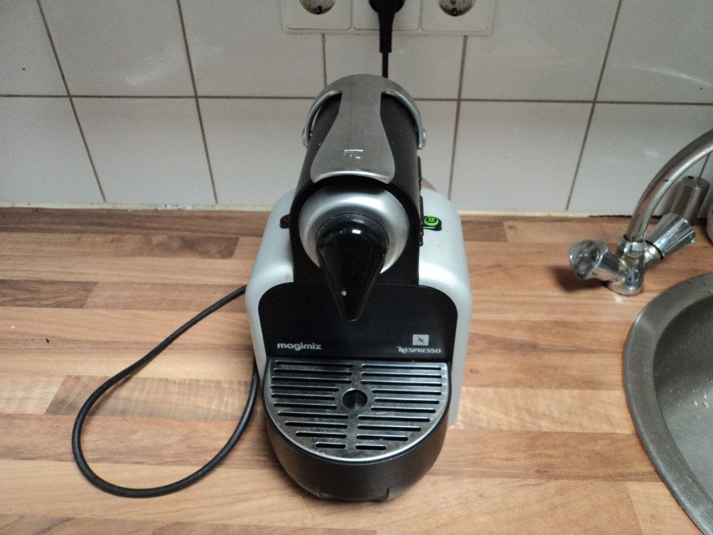 Te koop Nespresso in goed staat,, Ophalen of Verzenden, Zo goed als nieuw, Koffiemachine