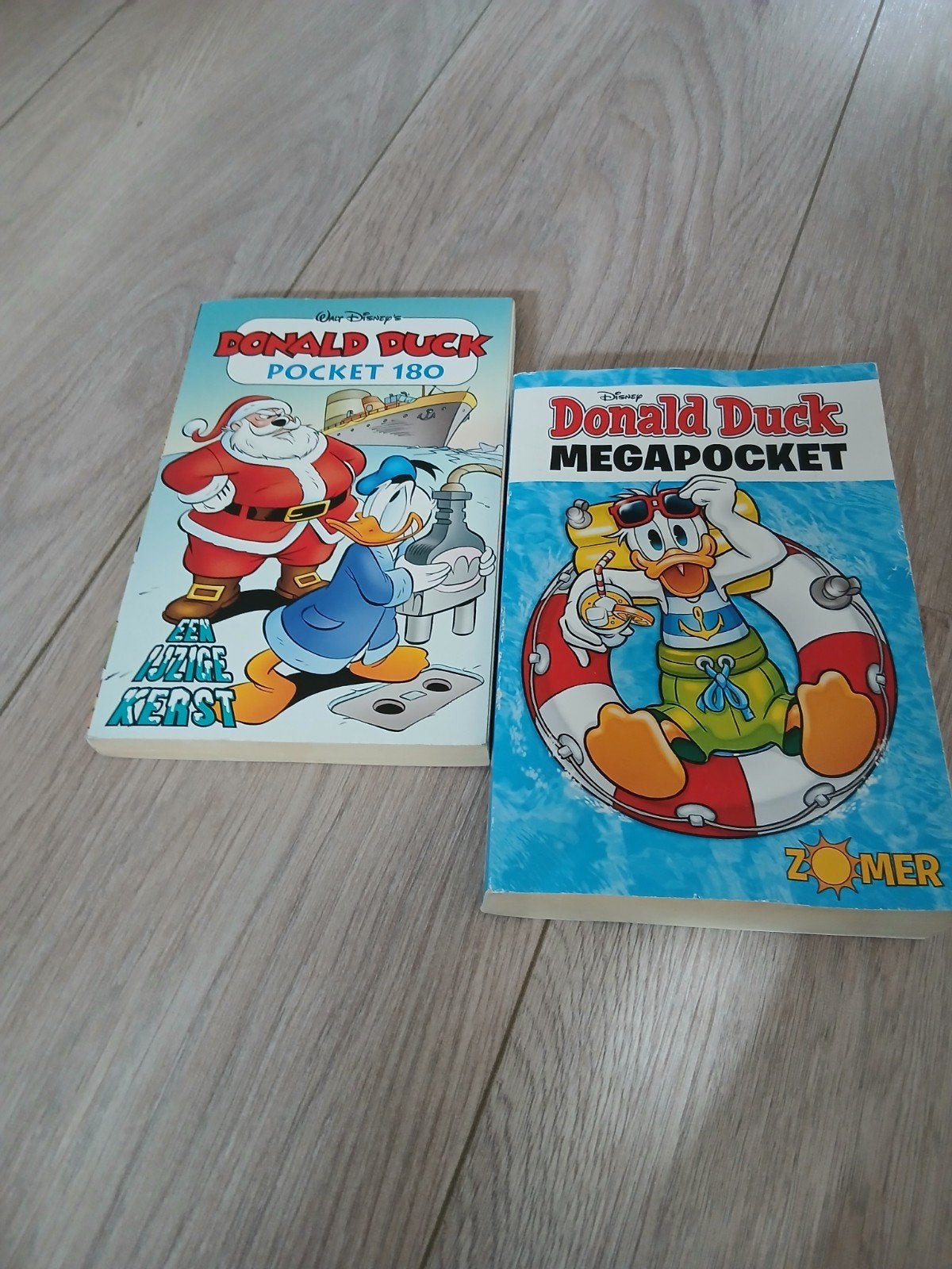 2 Donald Duck stripboeken: Pocket 180 en Megapocket Zomer, Meerdere stripboeken, Ophalen of Verzenden, Gelezen