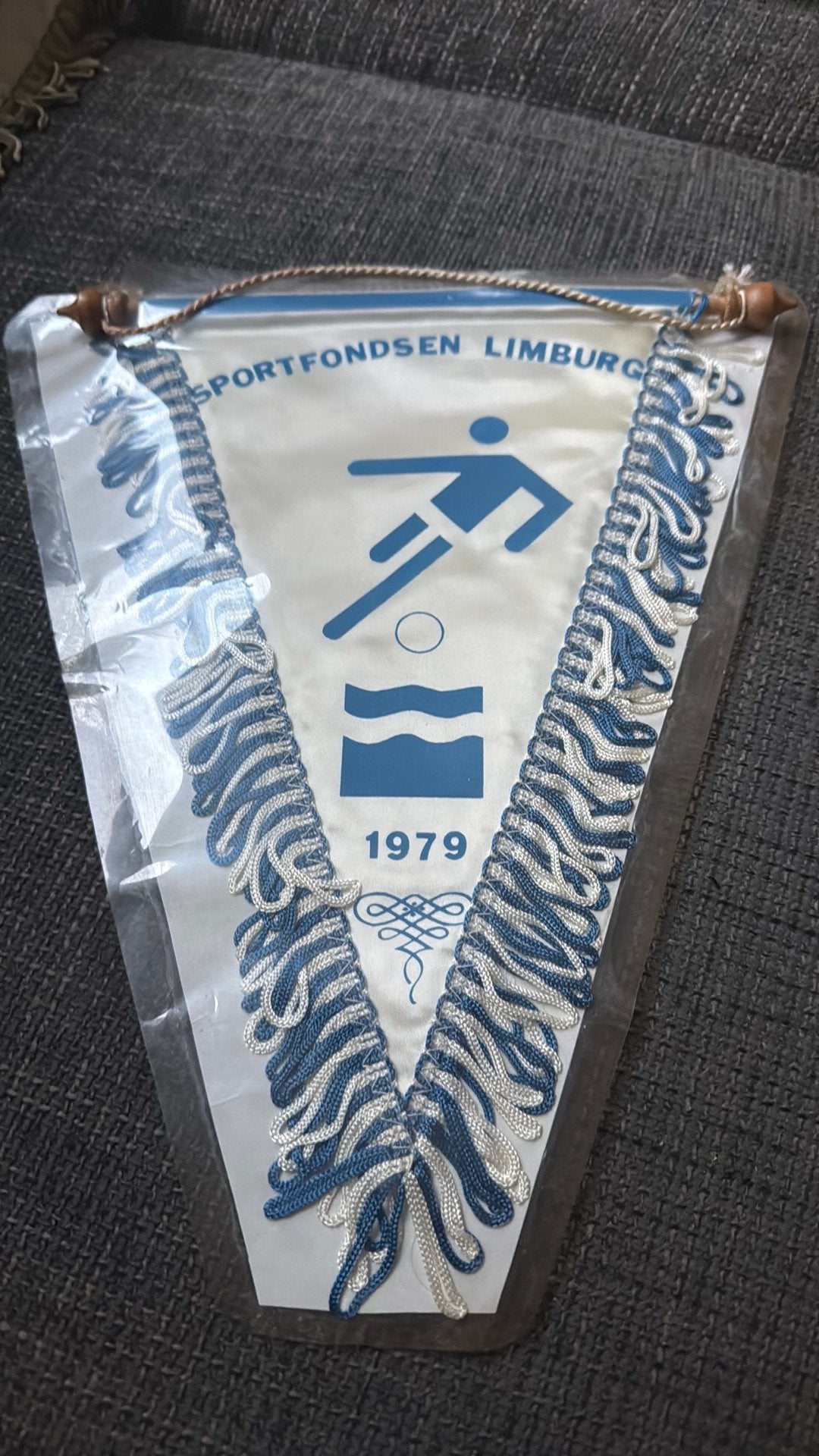 Sportfondsen limburg. 1979. Vintage vlaggetje, Ophalen of Verzenden, Zo goed als nieuw