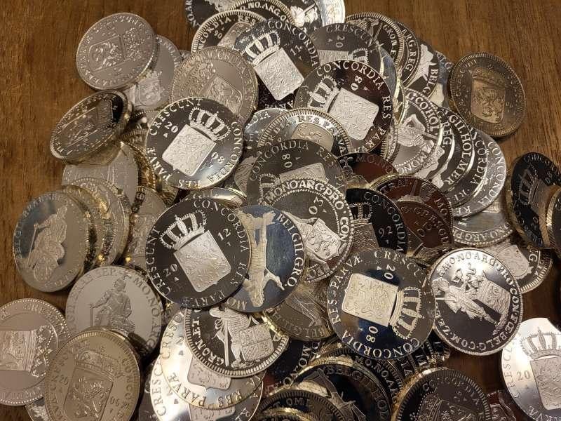 Ruim 500 gram netto zilveren dukaten, Postzegels en Munten, Edelmetalen en Baren, Zilver, Ophalen of Verzenden