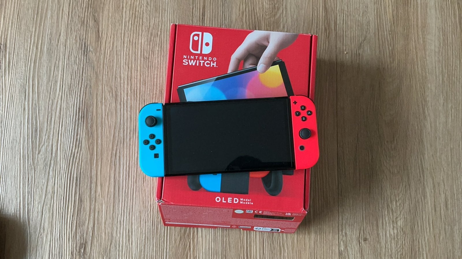 Nintendo switch oled met pro controller en spel, Spelcomputers en Games, Spelcomputers | Nintendo Switch, Met games, Met 2 controllers