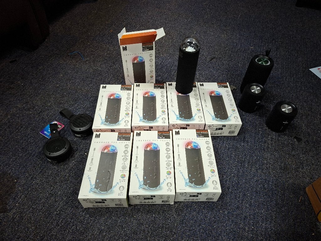 13 stuks nieuwe bluetooth speakers met verlichting erin