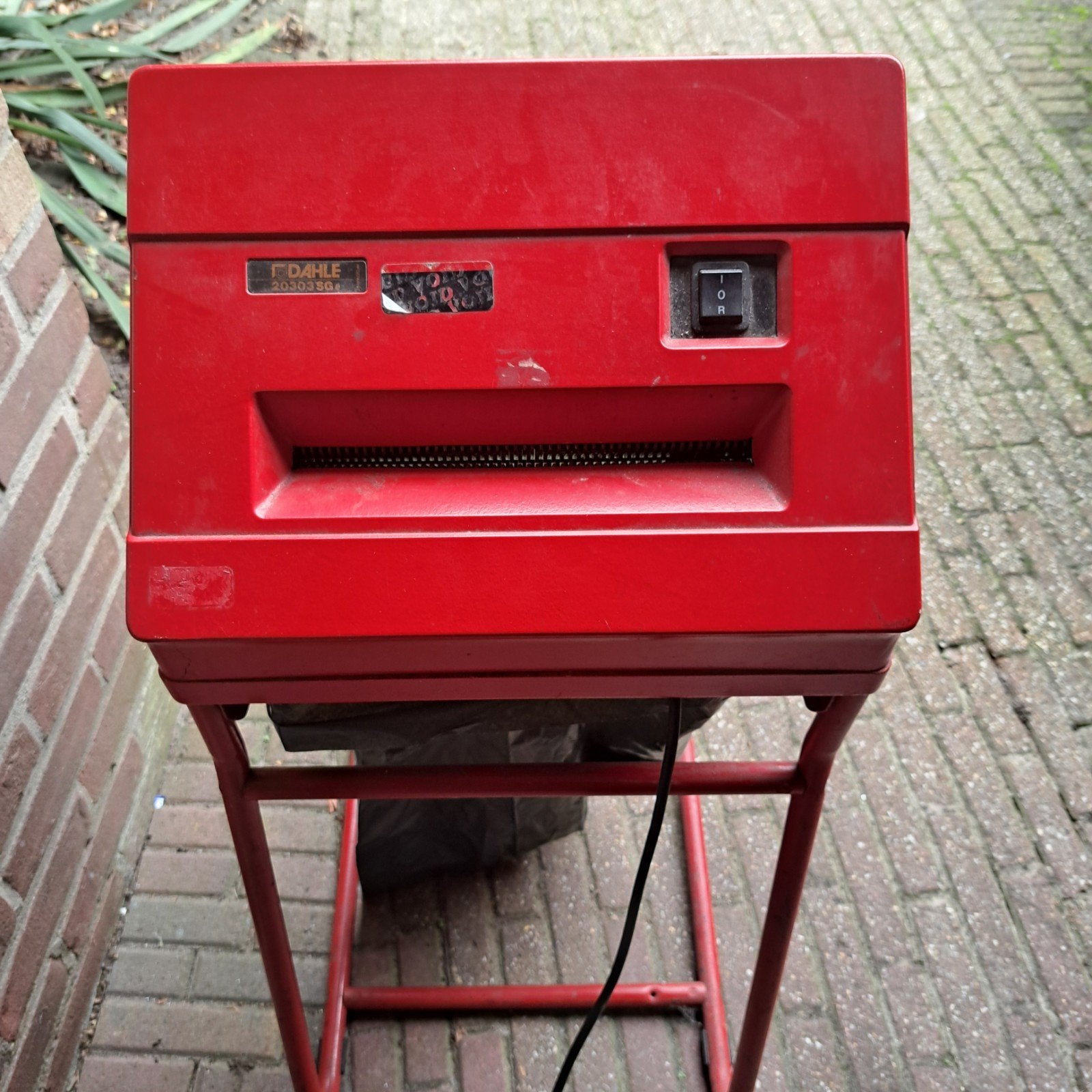 VINTAGE RODE PAPIERVERSNIPPERAAR MERK DAHLE, Ophalen of Verzenden, Gebruikt