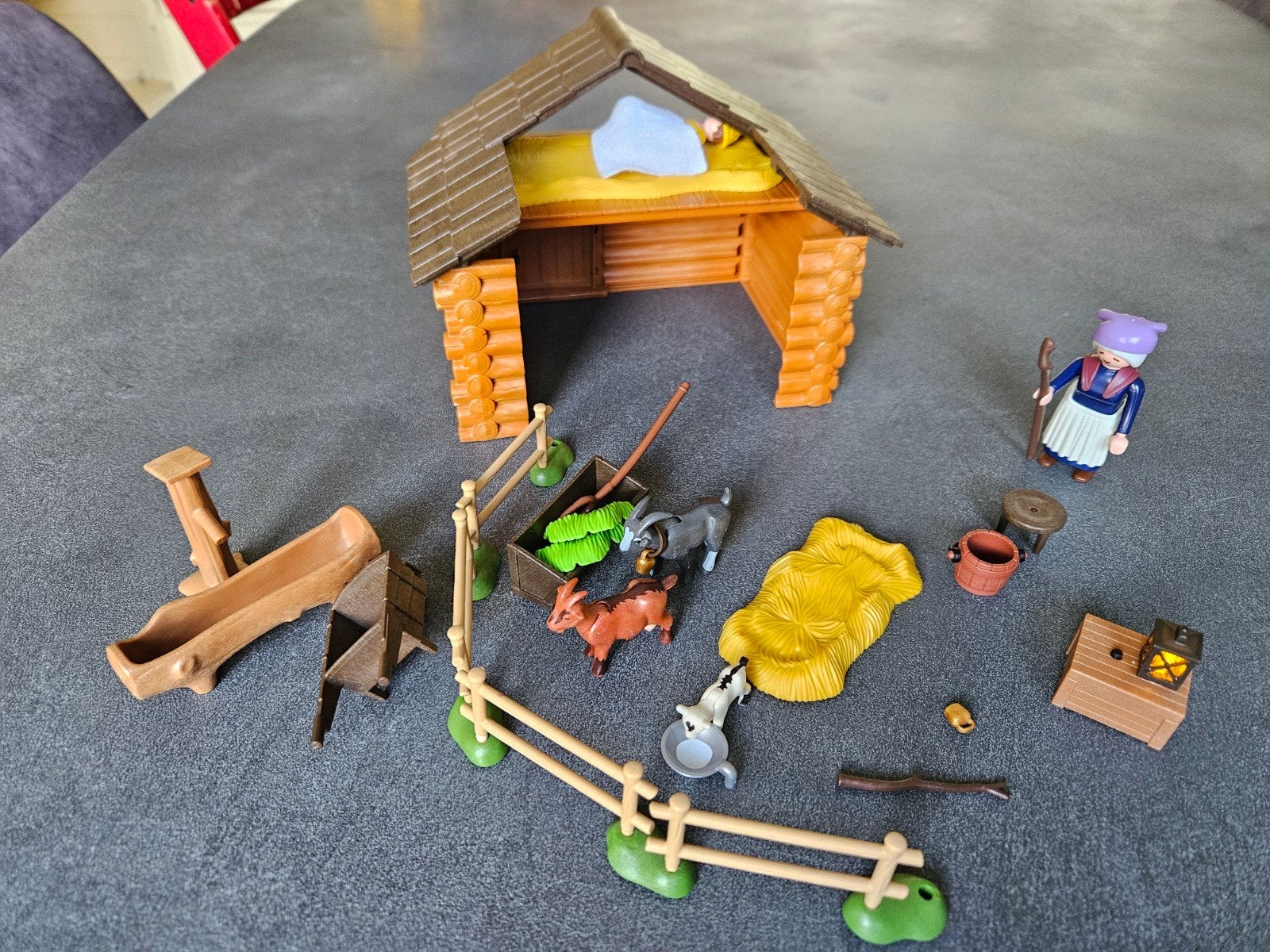 Playmobil Heidi Peter met grootmoeder geitenboerderij 70255, Ophalen, Gebruikt, Gebouw, Complete set