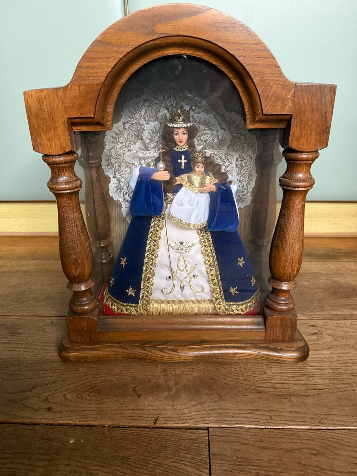 Religieuze Devotie Vitrine met Maria en Kind Jezus, Antiek en Kunst, Antiek | Religie, Ophalen of Verzenden