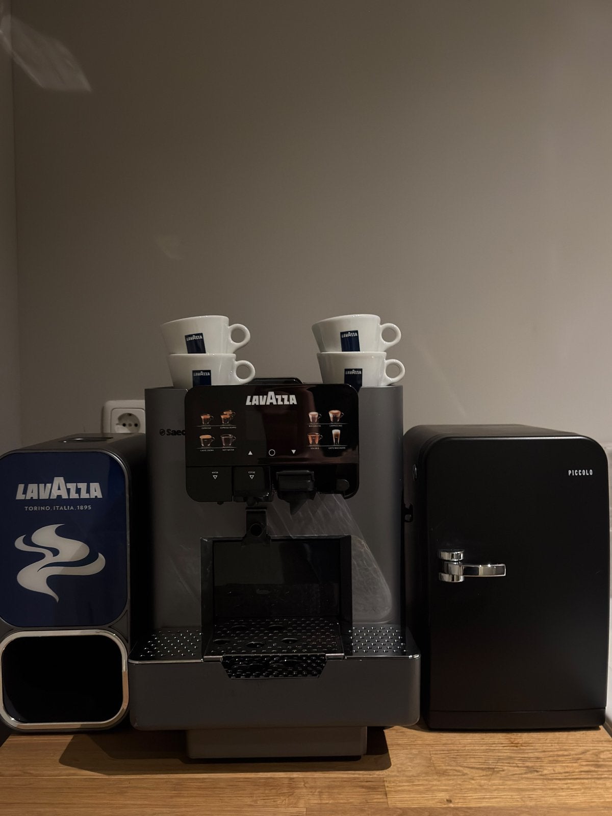 Lavazza Saeco LB2317 Koffiemachine met Piccolo koelkast, Witgoed en Apparatuur, 10 kopjes of meer, Koffiemachine, Ophalen of Verzenden