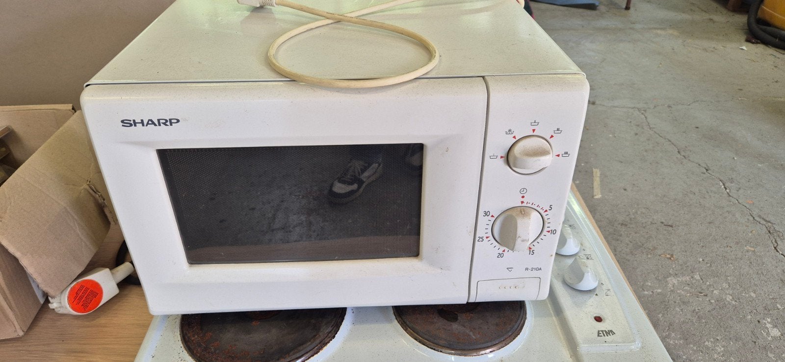 Sharp Magnetron R-204W - Compact en Functioneel, Witgoed en Apparatuur, Ophalen, Gebruikt