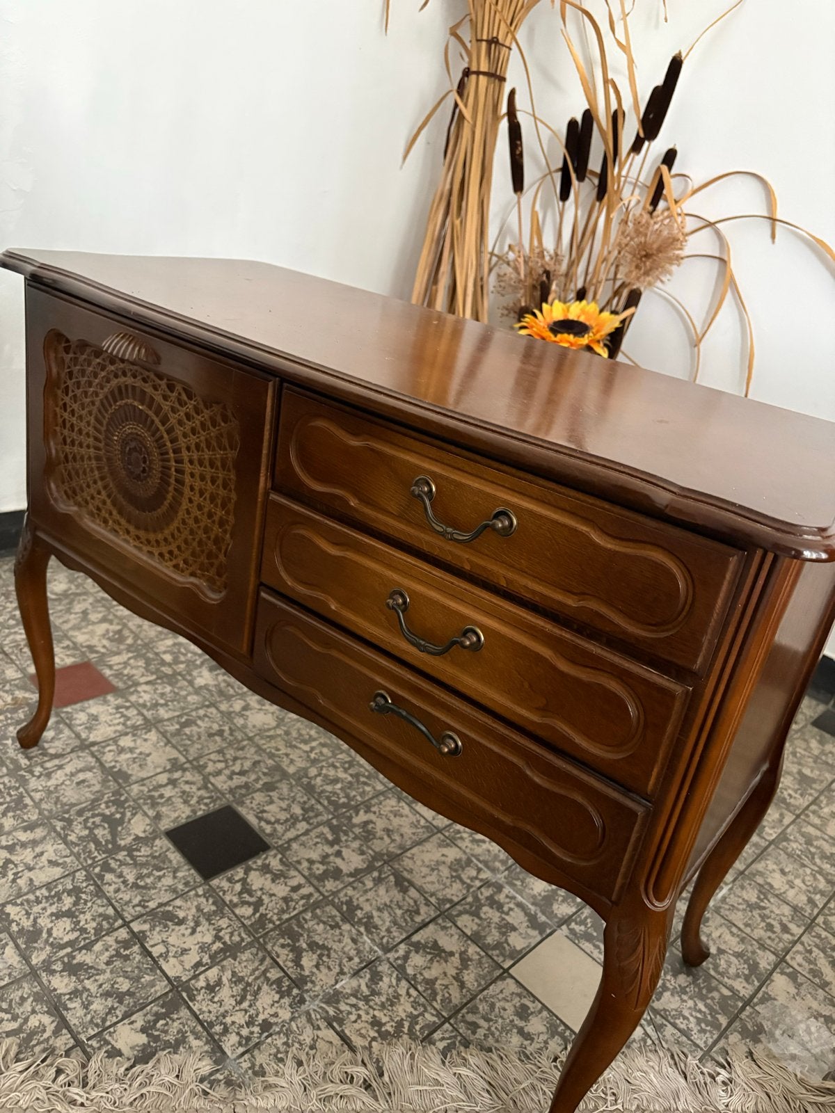 Vintage houten dressoir met lades en decoratief paneel, Ophalen