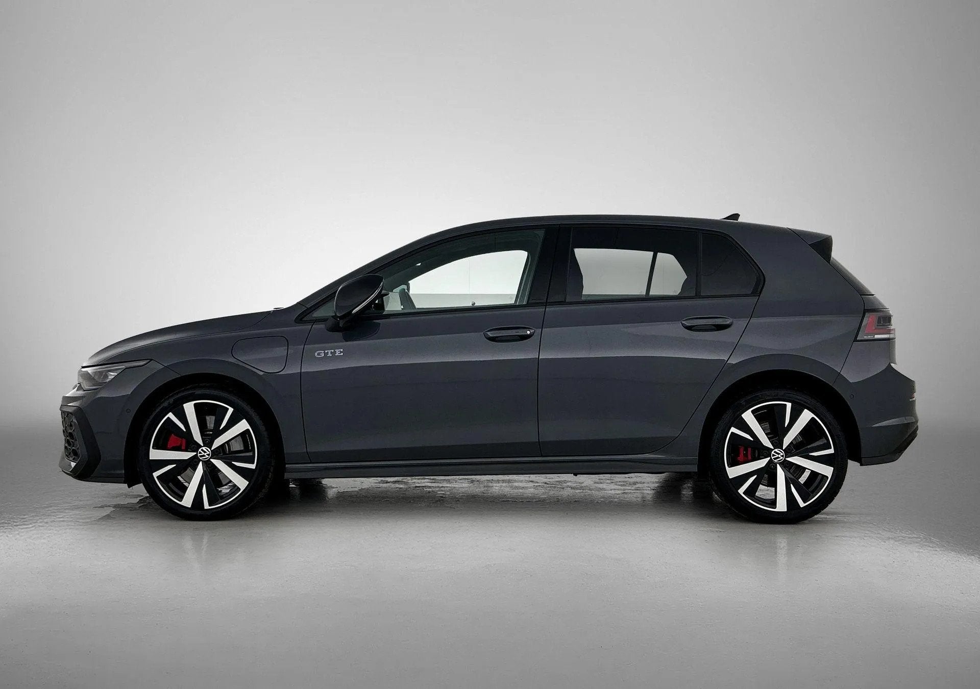 Volkswagen Golf 1.5 eHybrid GTE 272 PK| (bj 2025, automaat), 4 cilinders, 250 km/l, 1700 kg, Zilver of Grijs