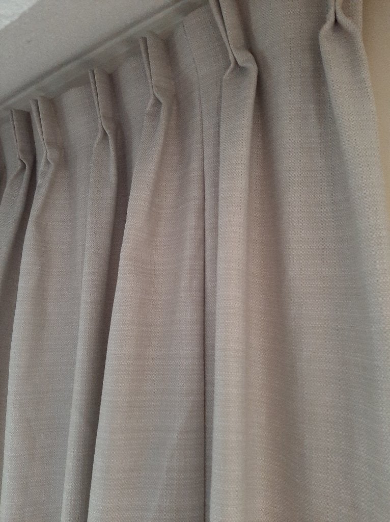 Nieuw beige gordijn van 1.60 breed en 2.54 hoog ., Overige materialen, Overgordijn, 160 cm, Beige