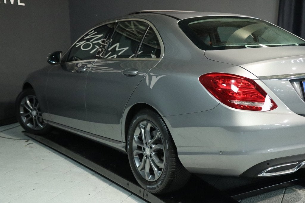 Mercedes-Benz C-klasse 180 / SCHUIFDAK / CAMERA / NAP / STOE, Automaat, Leder en Stof, Bedrijf, 19 km/l