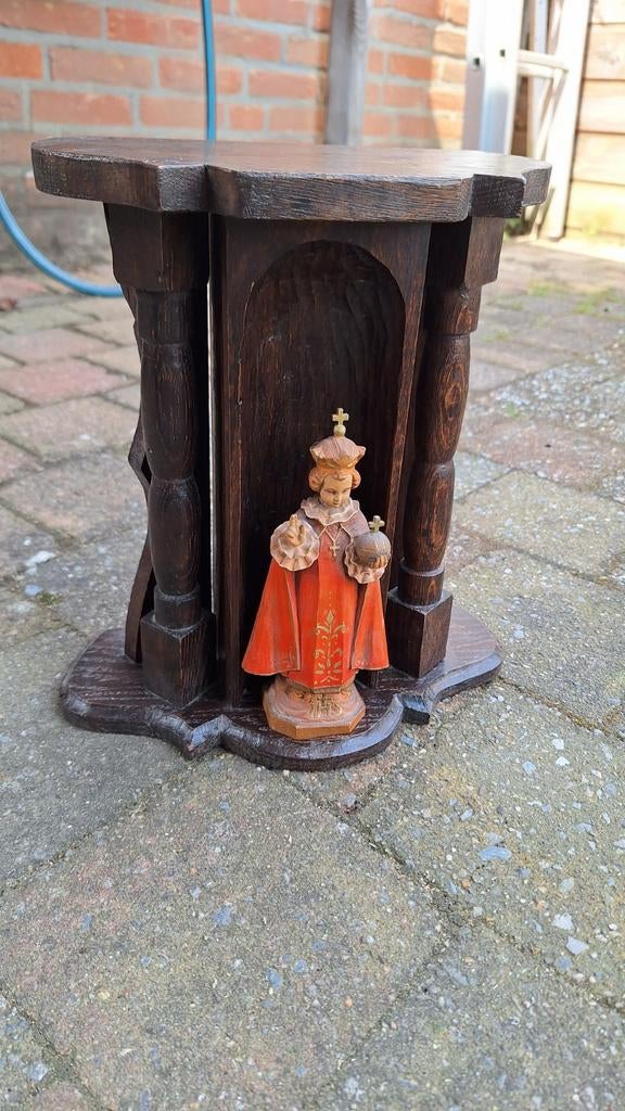 Oude houten kapelletje met kindje Praag, Ophalen of Verzenden, Gebruikt