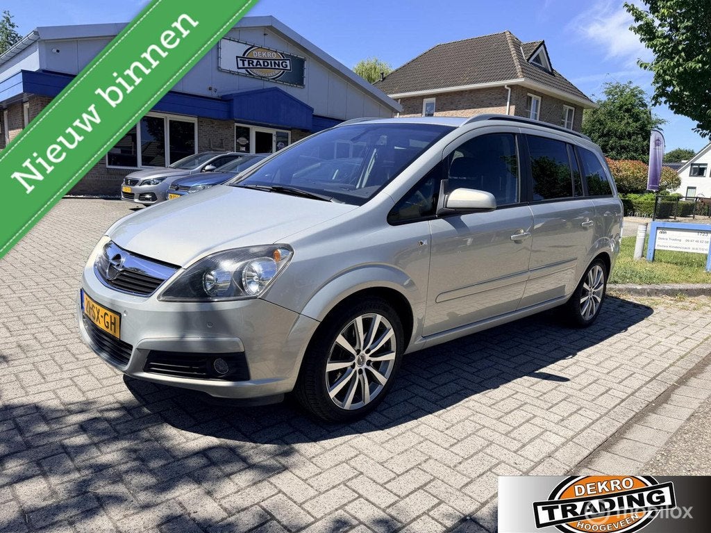 Opel Zafira 2.2 Executive airco cruise goede auto inruil mog, Voorwielaandrijving, Gebruikt, 4 cilinders, 150 pk