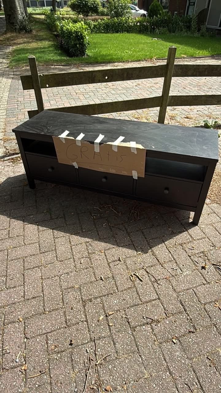 Gratis af te halen: Zwart tv-meubel hemnes met lades, Ophalen, Gebruikt, 100 tot 150 cm, Minder dan 100 cm