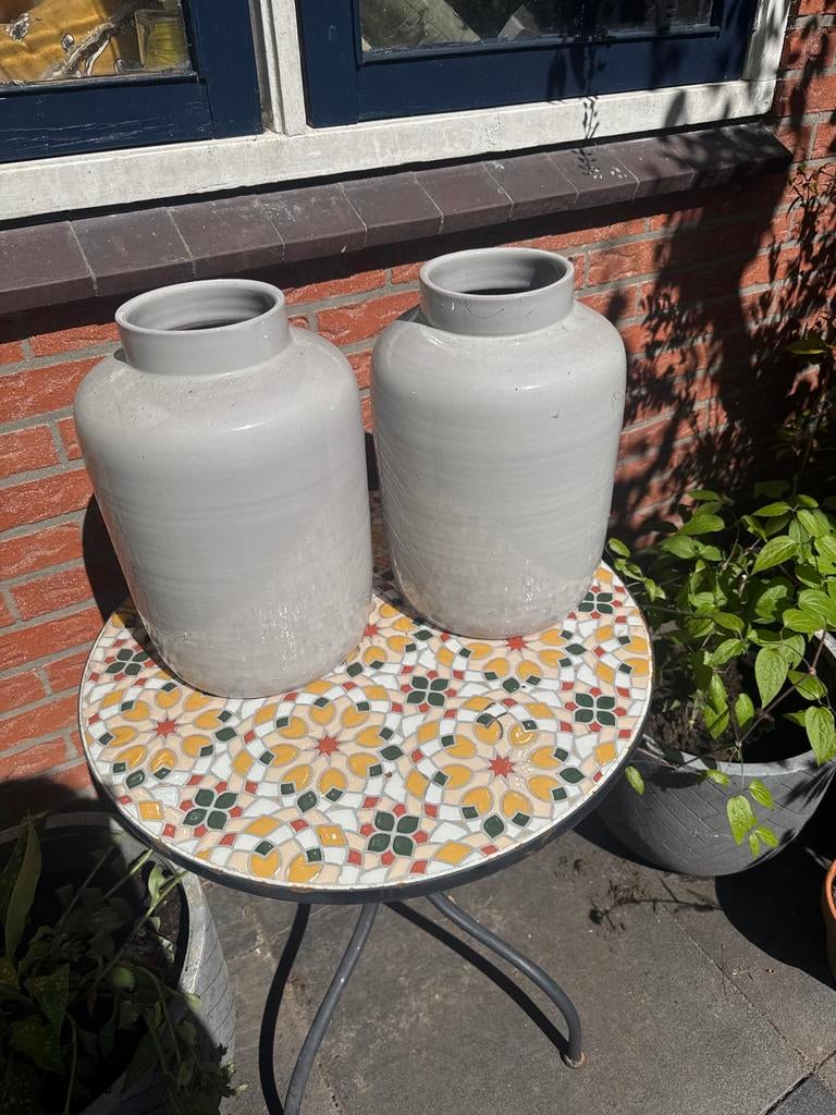 Set van 2 Grijze Bloempotten - 40cm Hoog, Tuin en Terras, Gebruikt, Rond, Binnen, Aardewerk
