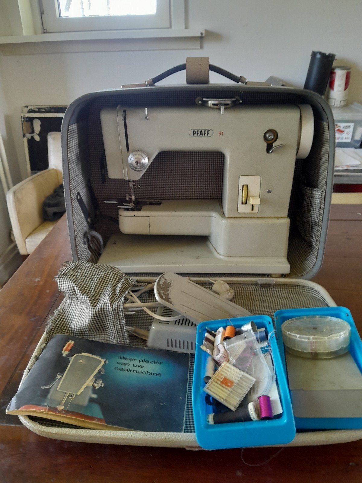 Pfaff 91 Naaimachine met accessoires en koffer, Ophalen of Verzenden