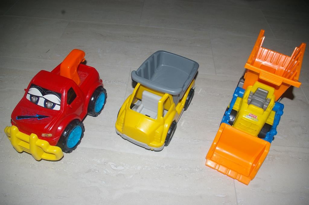 Drie grote kunststof autos/buldozer, Ophalen of Verzenden, Zo goed als nieuw