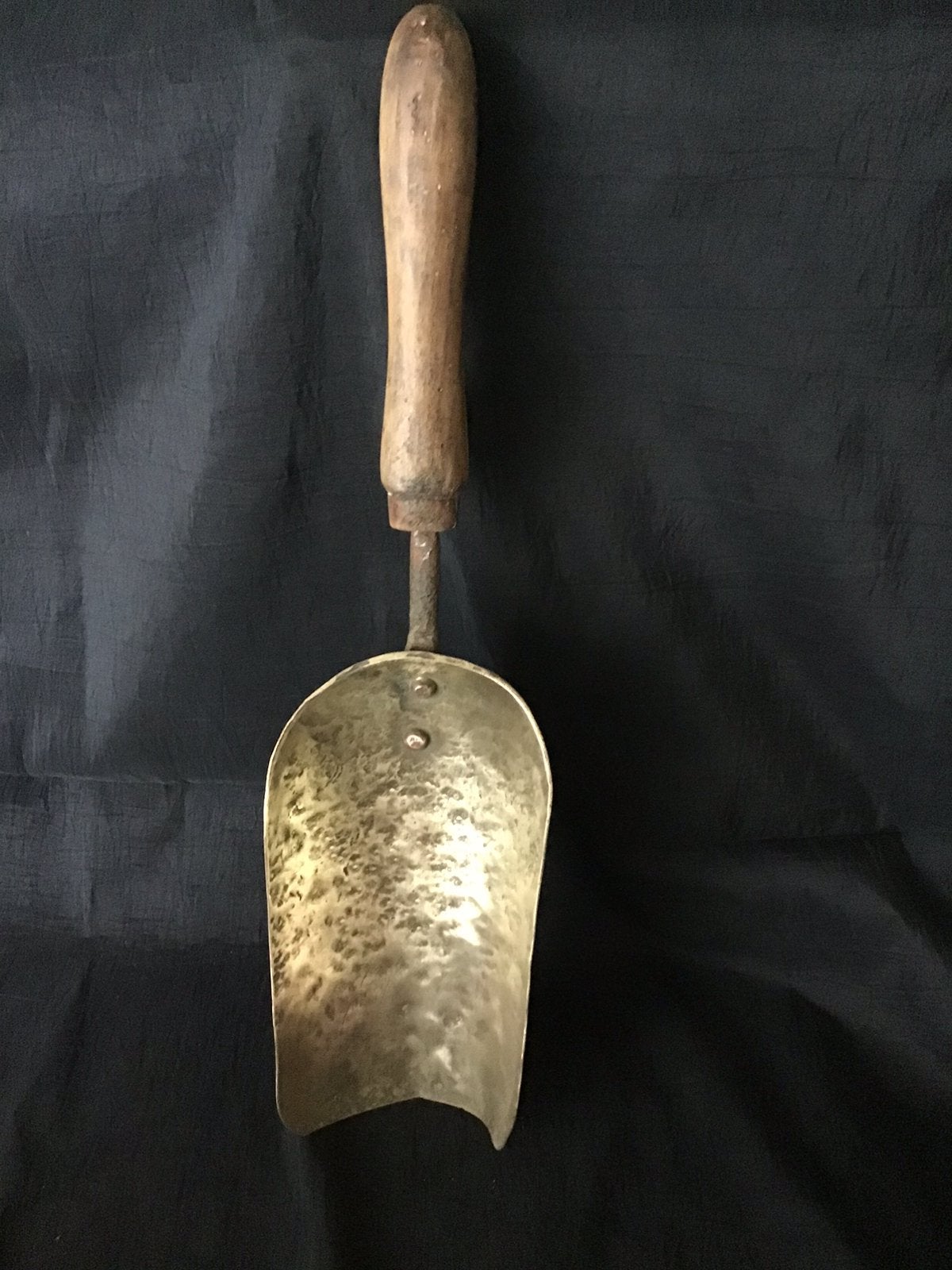 Koperen kolenschep met houten handvat. Tot.lengte 42 cm, Ophalen of Verzenden