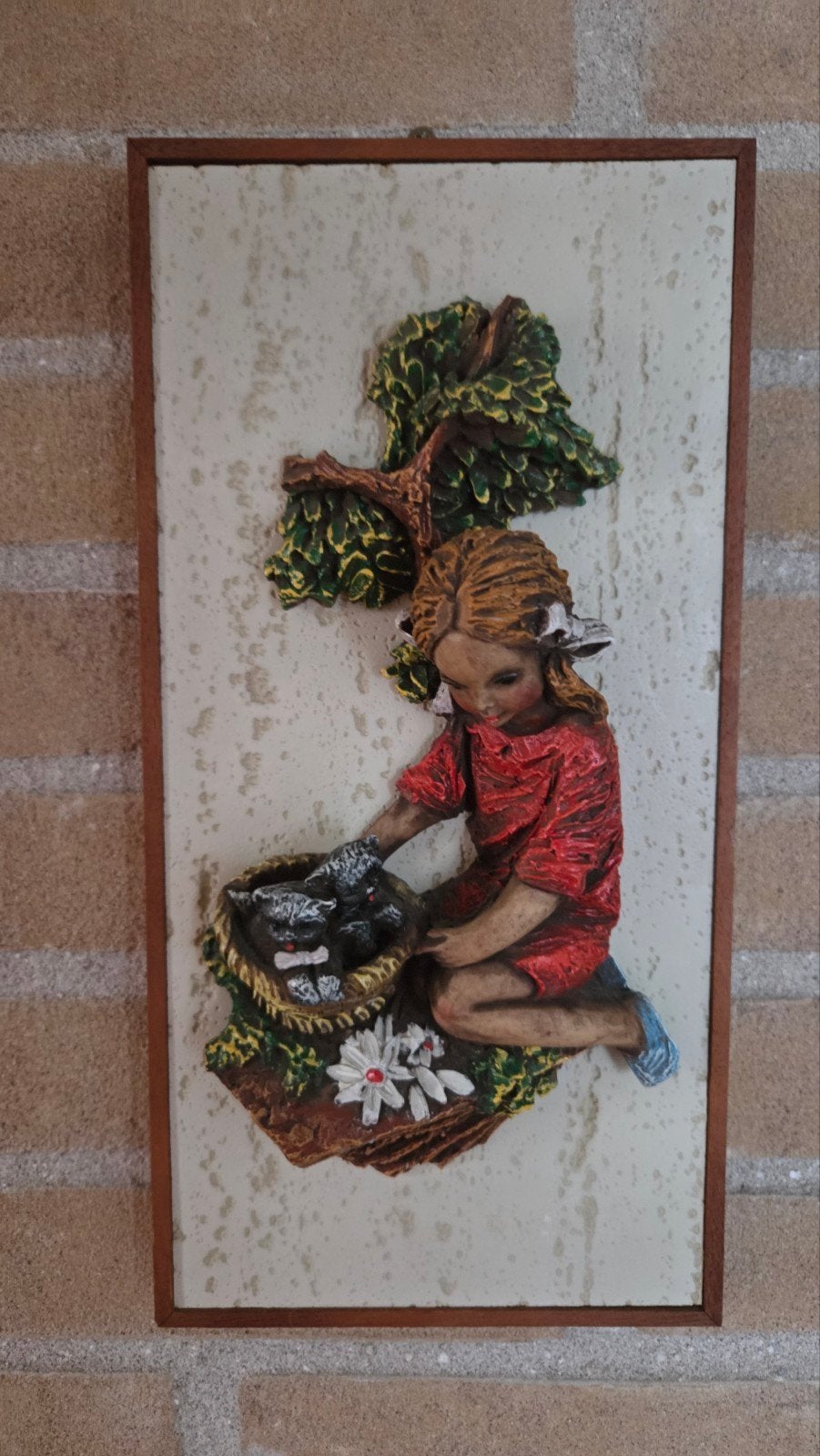 Vintage 3D wanddecoratie meisje met poezen, Wandsculptuur, Gebruikt, Ophalen of Verzenden, Kunststof