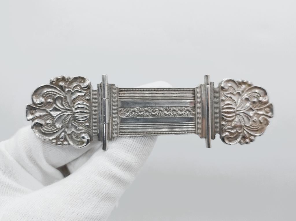 Zilveren bijbelslot broche, J. Kooiman, Schoonhoven, 1866