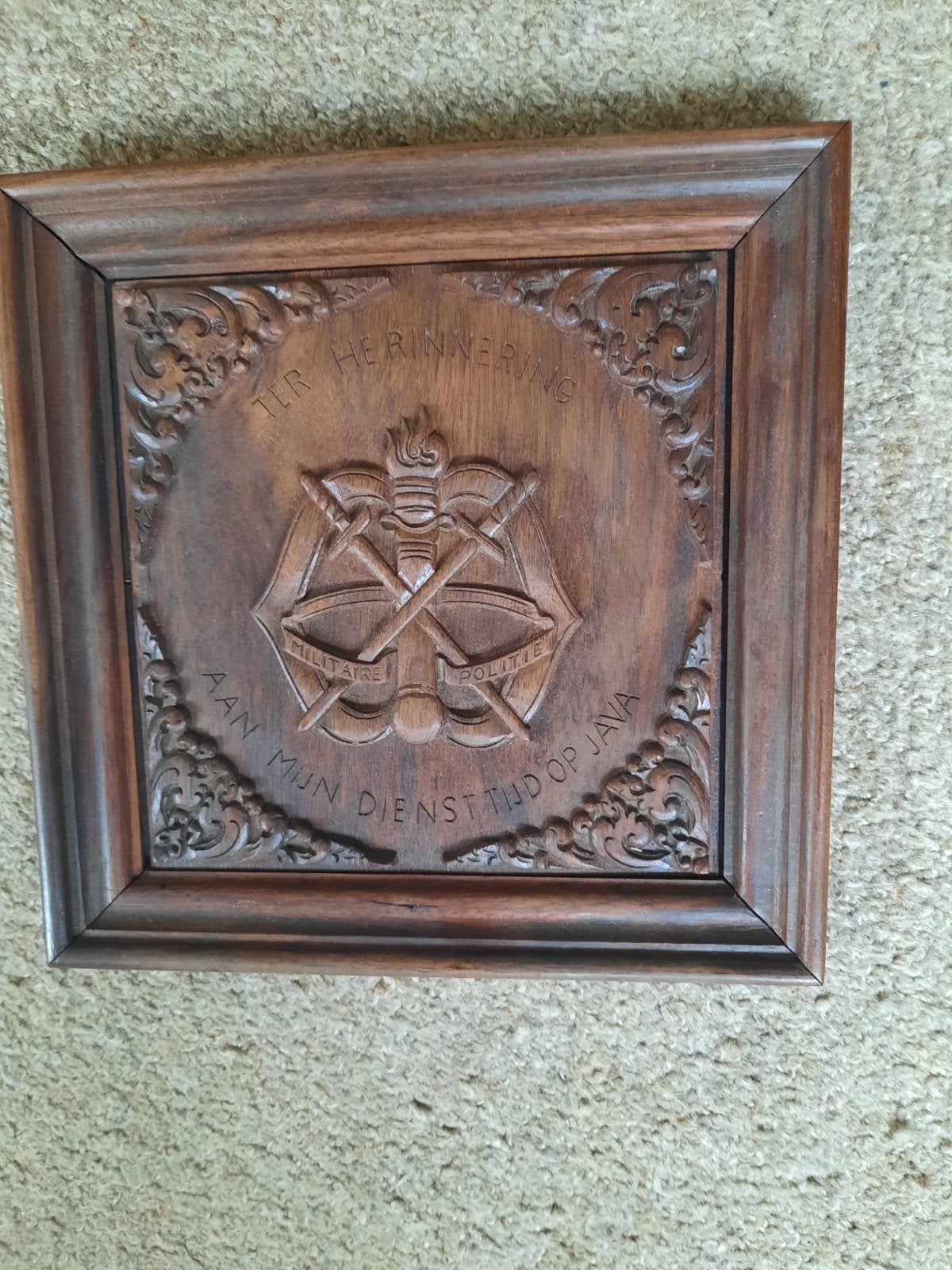 Houten plaquette Militaire Politie Java, Ophalen, Overige soorten, Azië, Kunstobject
