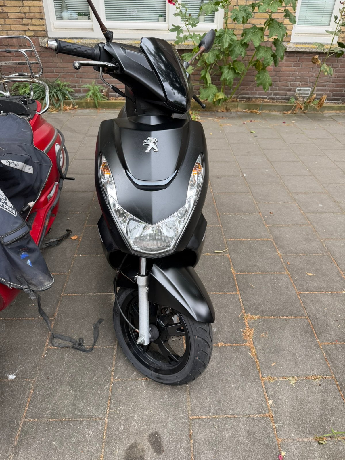 Peugeot kisbee black edition, Fietsen en Brommers, Scooters | Peugeot, Ophalen of Verzenden, Zo goed als nieuw, Benzine, Overige modellen