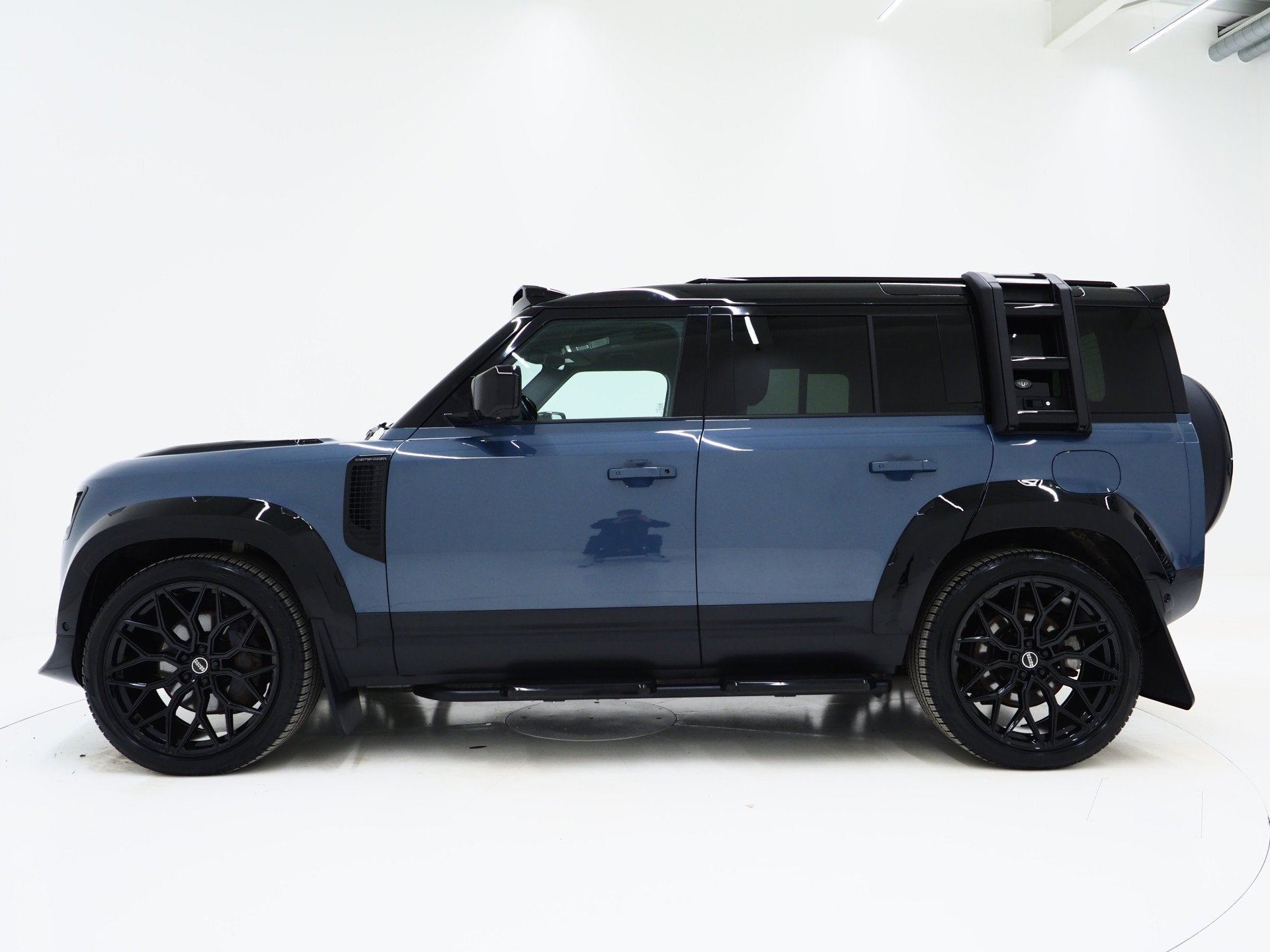 Land Rover Defender 110 2.0 P400e 110 Urban WideTrack Look |, Auto's, Automaat, 404 pk, Gebruikt, Zwart