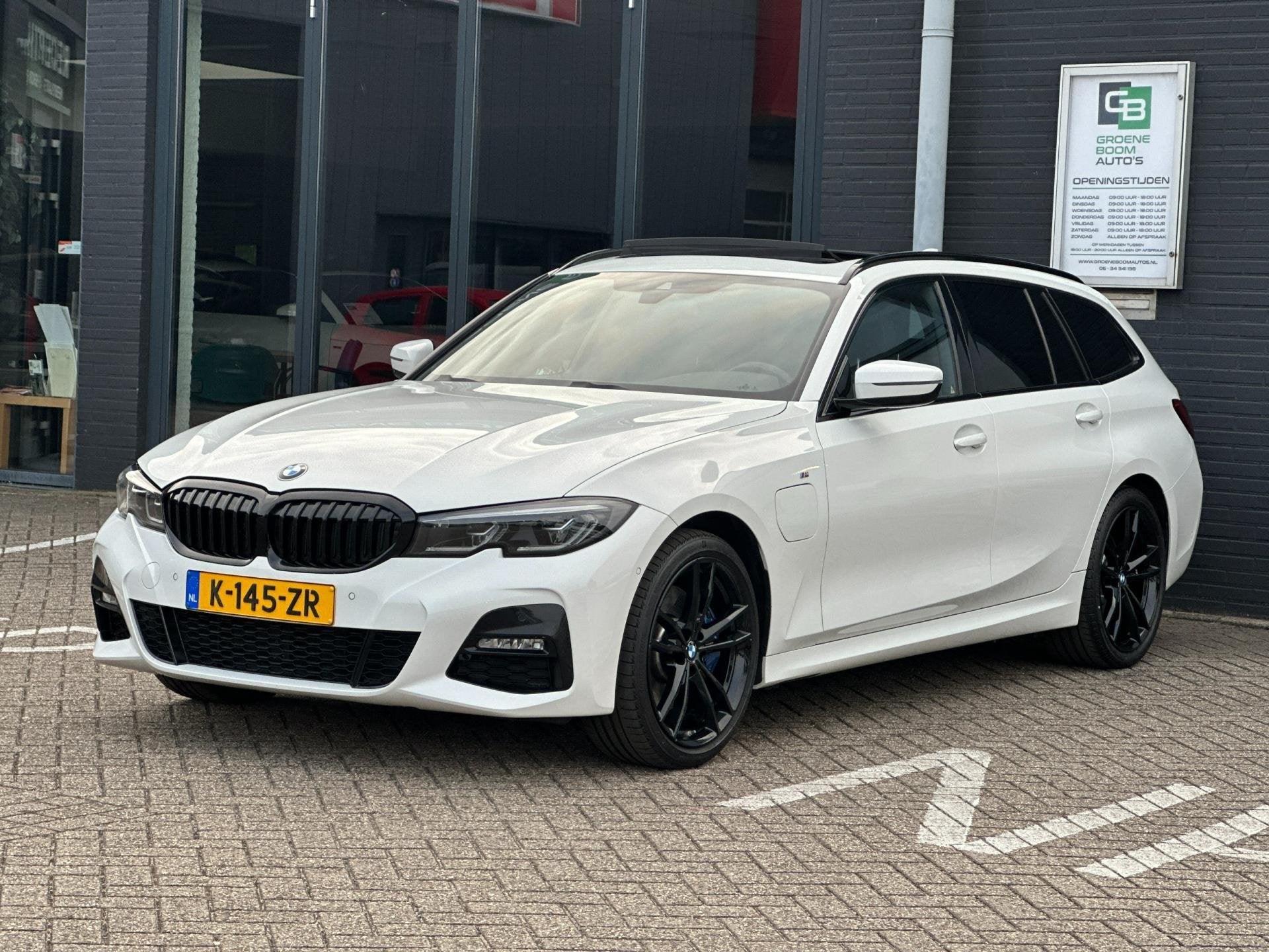 BMW 3-serie Touring 330e High Executive/2de EG/NAVI/CAMERA/P, Auto's, Achterwielaandrijving, Gebruikt, Euro 6, 4 cilinders