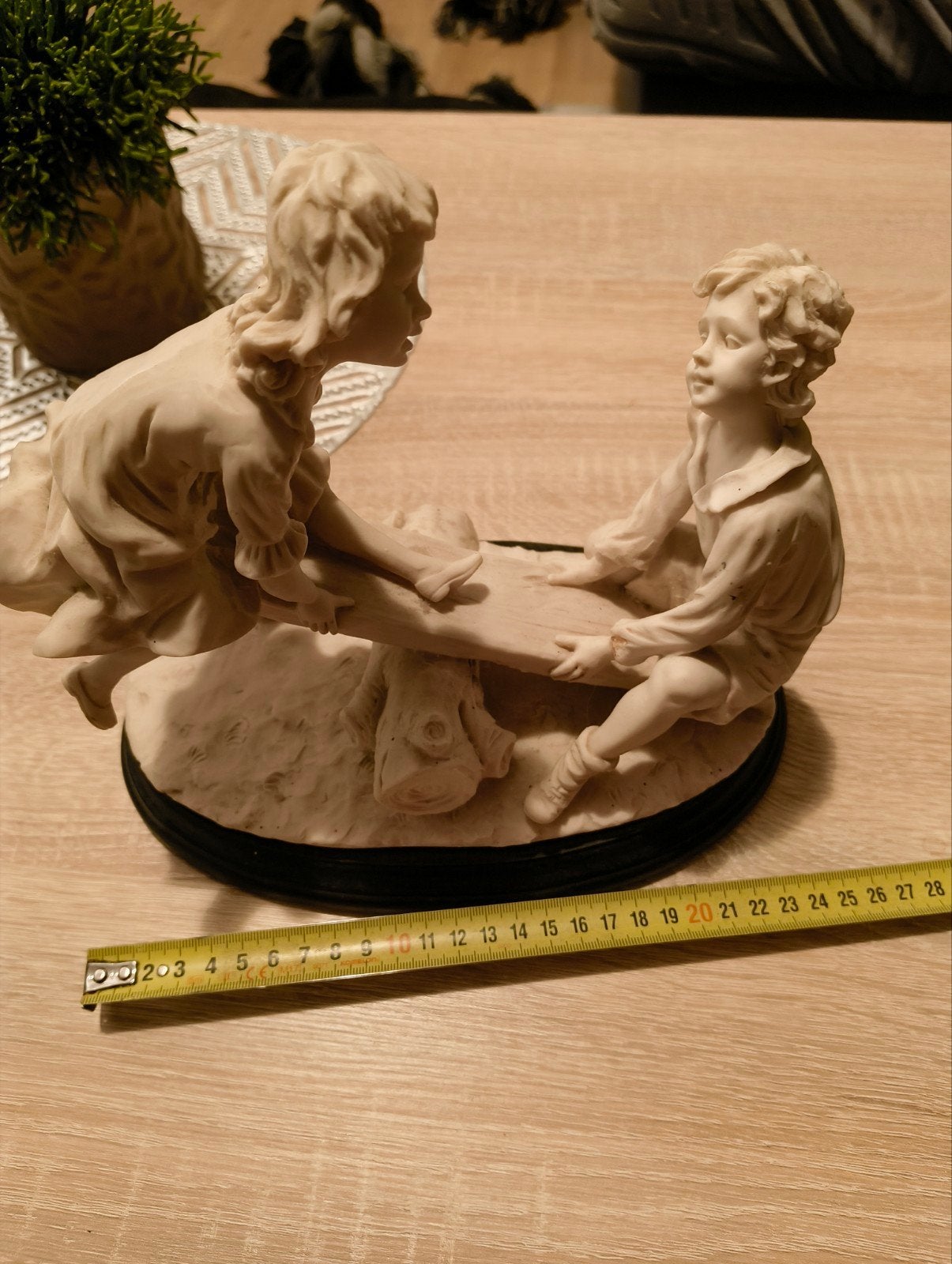 Beeldje kinderen op wip - Decoratief object, Verzamelen, Ophalen of Verzenden, Gebruikt, Mens