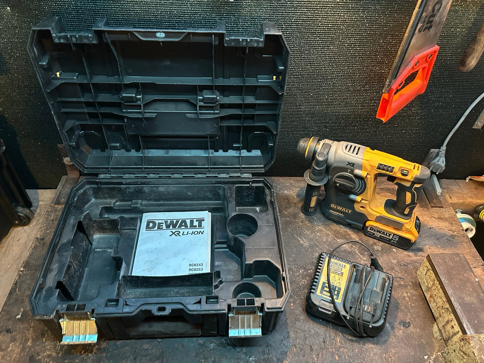 Dewalt DCH273 Boorhamer in goede staat met kist, Ophalen of Verzenden, Gebruikt, Boor- en/of Breekhamer, Klopboormechanisme