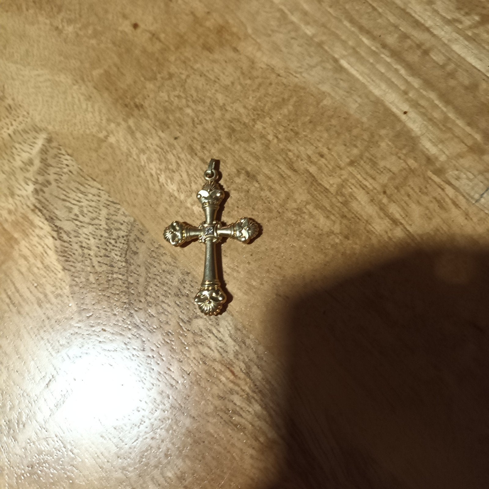 Gouden kruis hanger met diamant, Ophalen of Verzenden