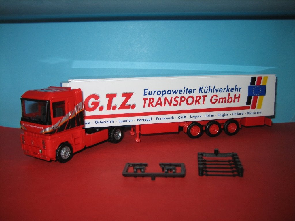 GTZ-Kuhl  RENAULT met oplegger  AWM, Ophalen of Verzenden, Zo goed als nieuw, Bus of Vrachtwagen, AWM