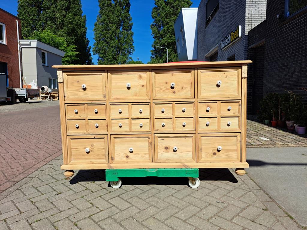 Oud grenen gezandstraalde ladekast commode