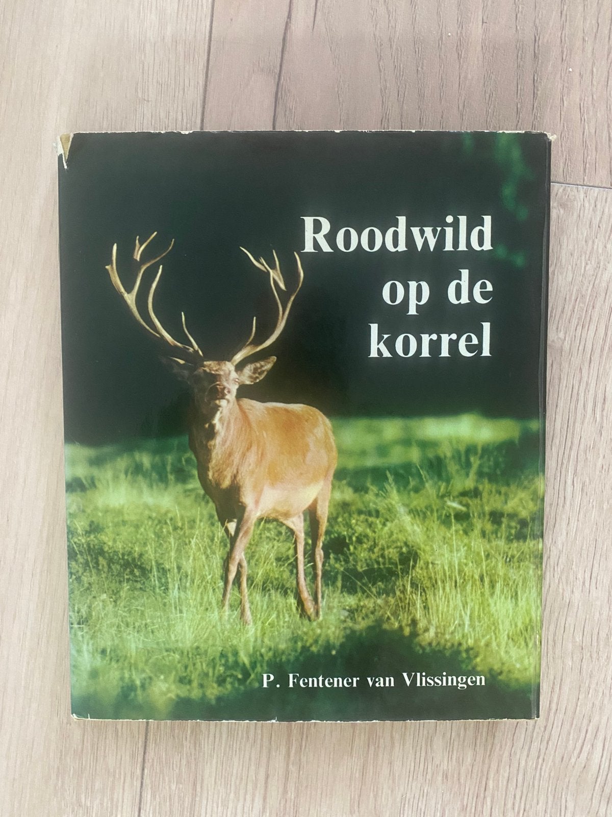 Roodwild op de korrel - boek l jacht l jagen l edelhert, Ophalen of Verzenden, Gelezen, Overige diersoorten