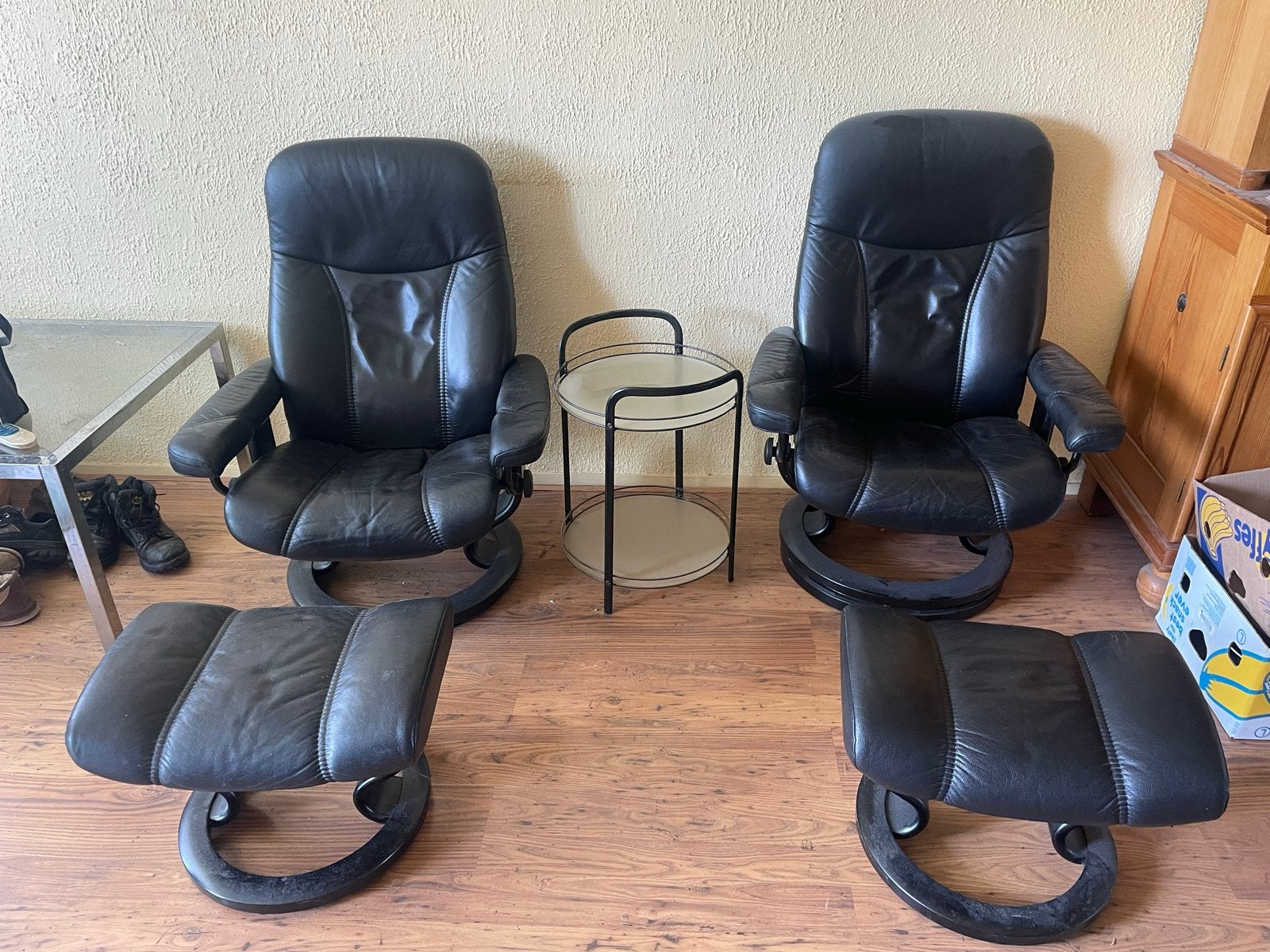 Mooie leren relaxstoelen met voetenbankjes, Ophalen, Gebruikt, Leer, 75 tot 100 cm