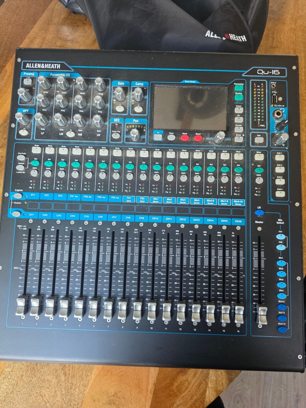 Allen & Heath Qu-16 Digitale Mixer, Muziek en Instrumenten, Mengpanelen, Zo goed als nieuw, 10 tot 20 kanalen, Microfooningang