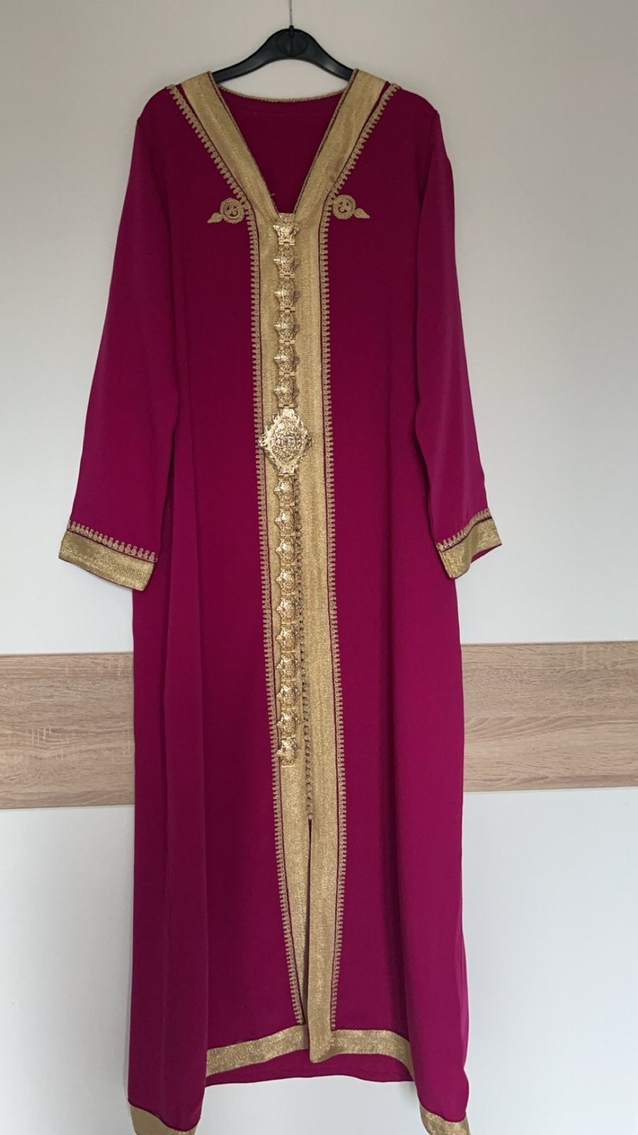 Mooie fuchsia kaftan met gouden borduursels, Maat 38/40 (M), Overige typen, Ophalen of Verzenden, Zo goed als nieuw