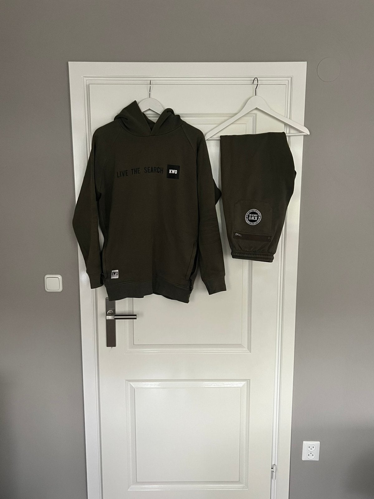 KWO live the search bivvy sweat huis pak maat L, Watersport en Boten, Hengelsport | Karpervissen, Gebruikt, Overige typen, Ophalen of Verzenden