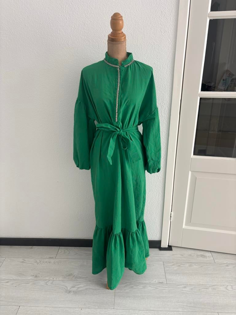 Groene lange jurk met strass details - Maat M, Ophalen of Verzenden, Zo goed als nieuw, Groen, Met strass