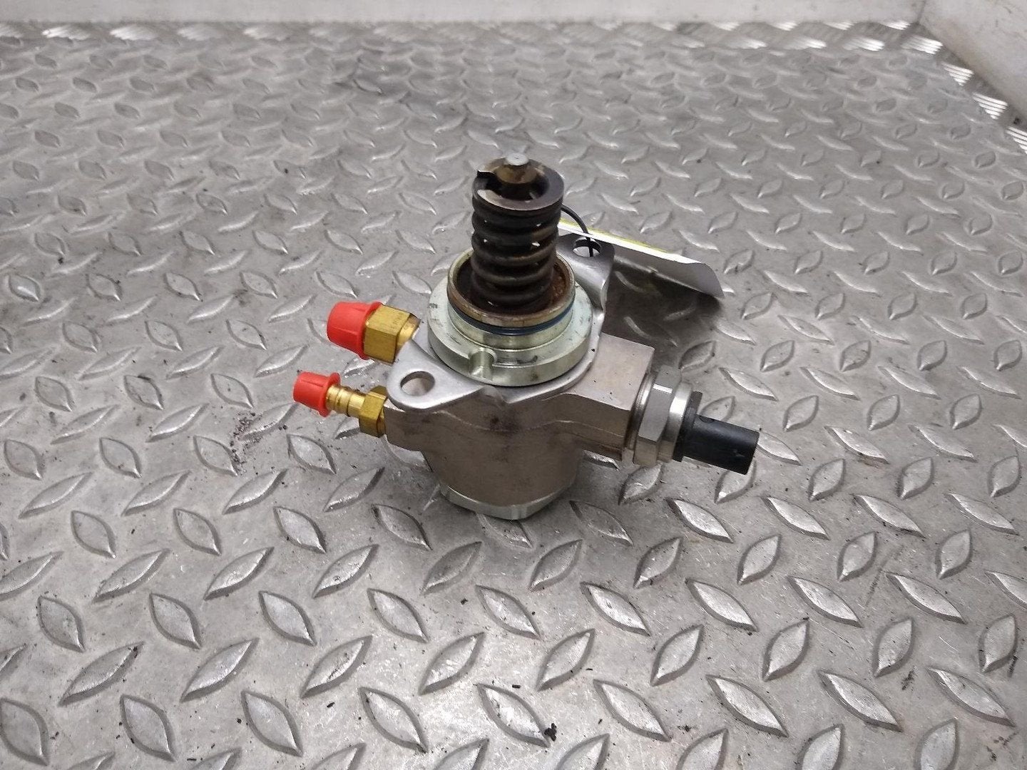VOLKSWAGEN GOLF BRANDSTOF POMP VOOR DE INJECTOR 2011, Ophalen of Verzenden, Gebruikt, Stiba lid