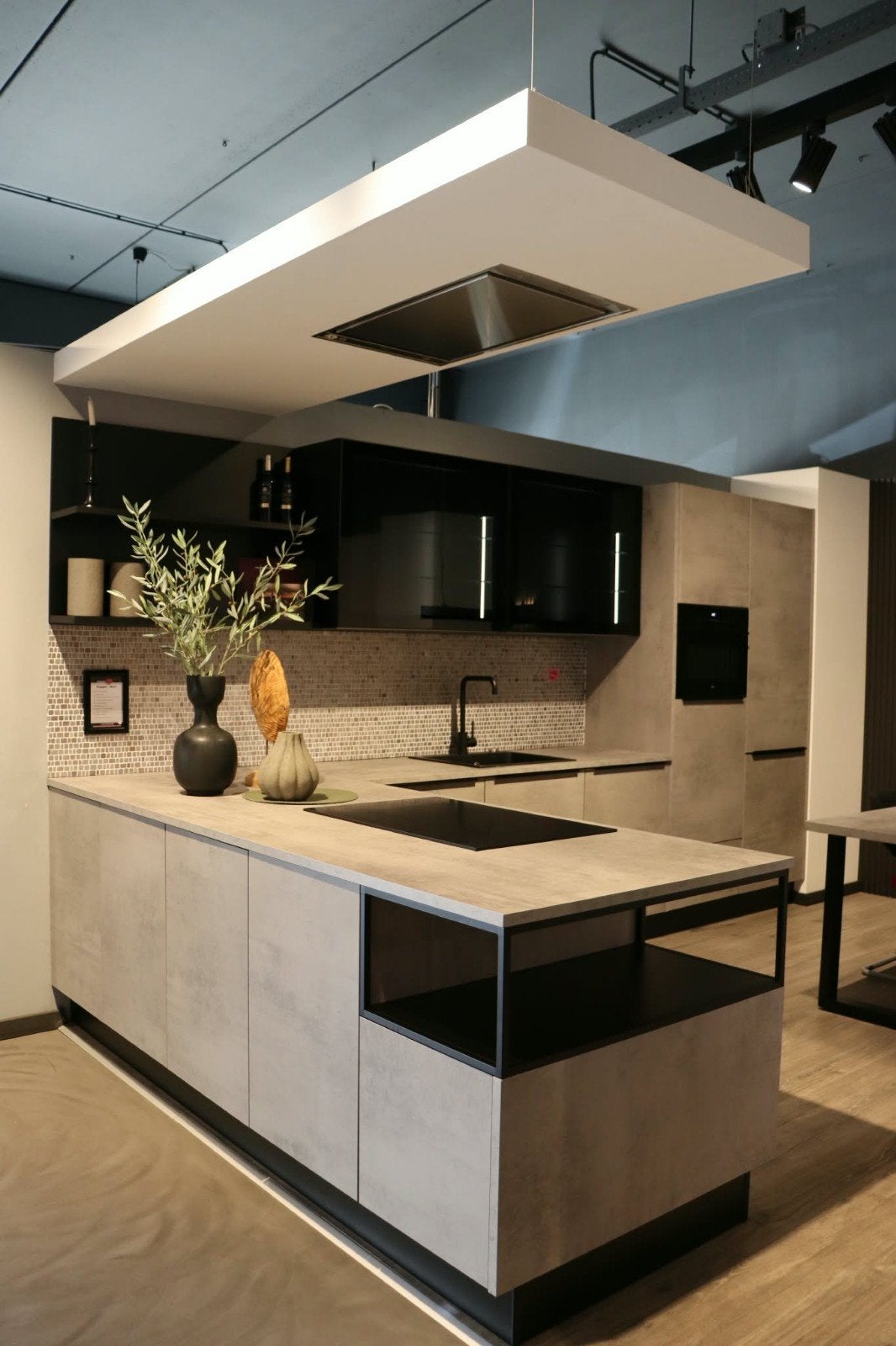 Nolte betonlook keuken | Pelgrim apparatuur | schiereiland, Ophalen, Nieuw