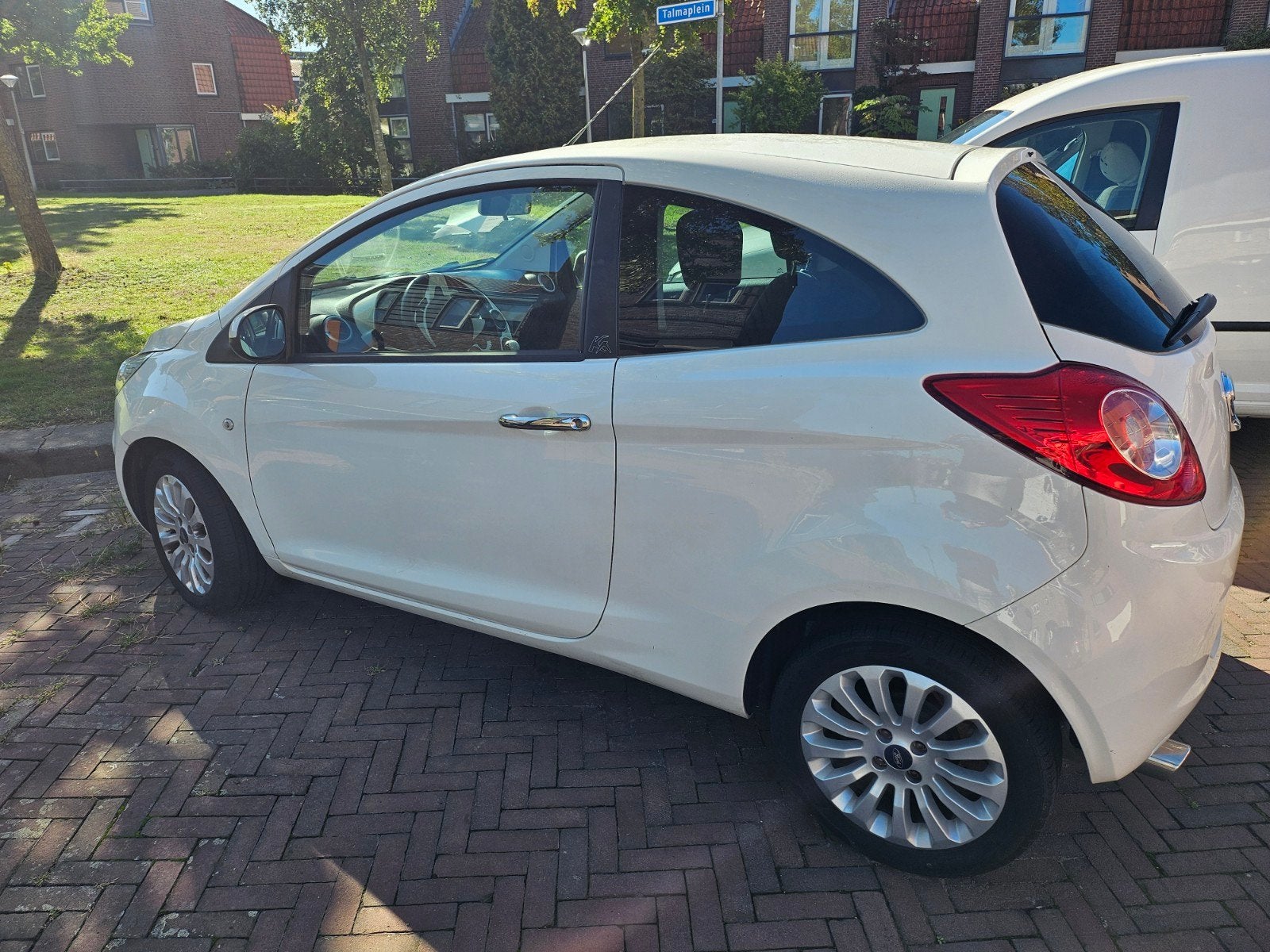 Ford Ka 1.2 51KW 2015 Wit, Auto's, Voorwielaandrijving, 1242 cc, 4 cilinders, 4 stoelen