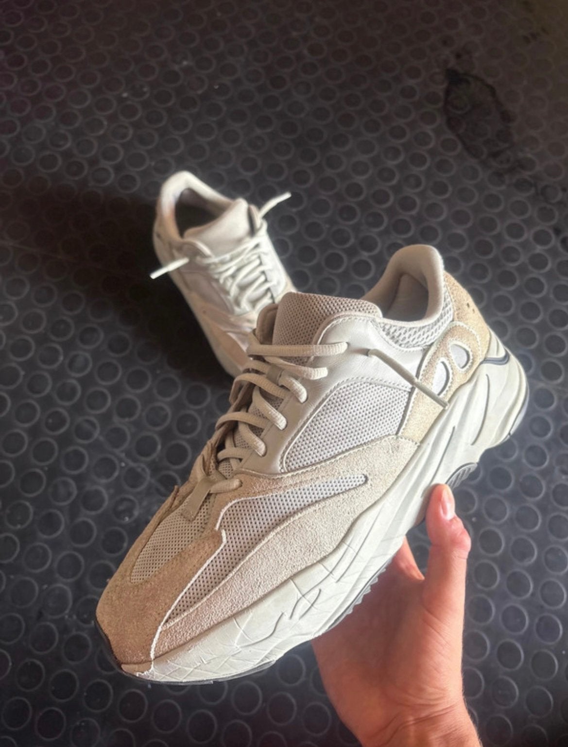 Yeezy 700, Ophalen of Verzenden, Zo goed als nieuw, Sneakers of Gympen
