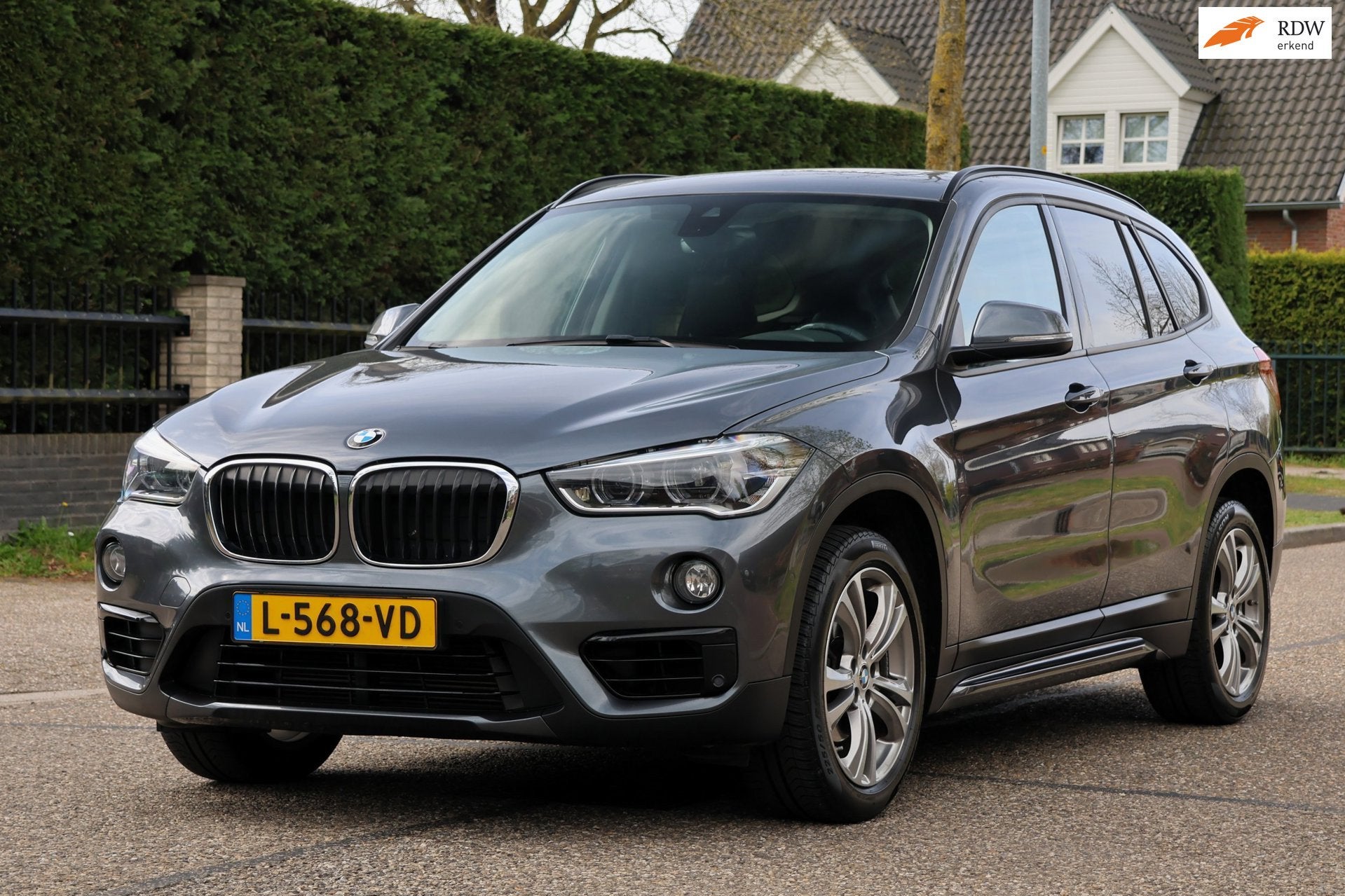 BMW X1 SDrive18i High Executive | PANO | NAVI | CLIMA | CRUI, Auto's, Gebruikt, Euro 6, Leder, 3 cilinders