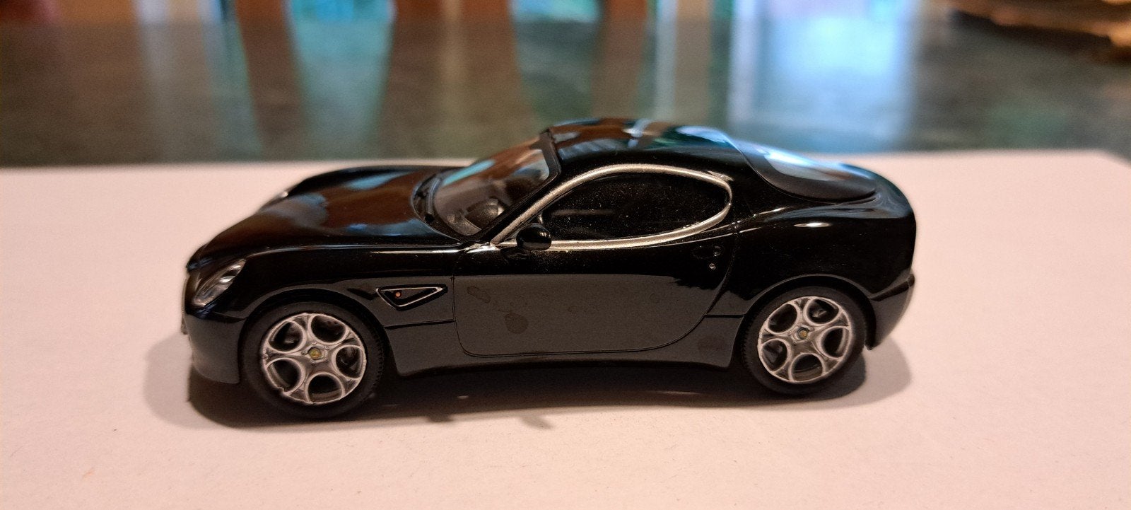 alfa romeo 8C 1:43, Ophalen of Verzenden, Zo goed als nieuw, Auto, Overige merken