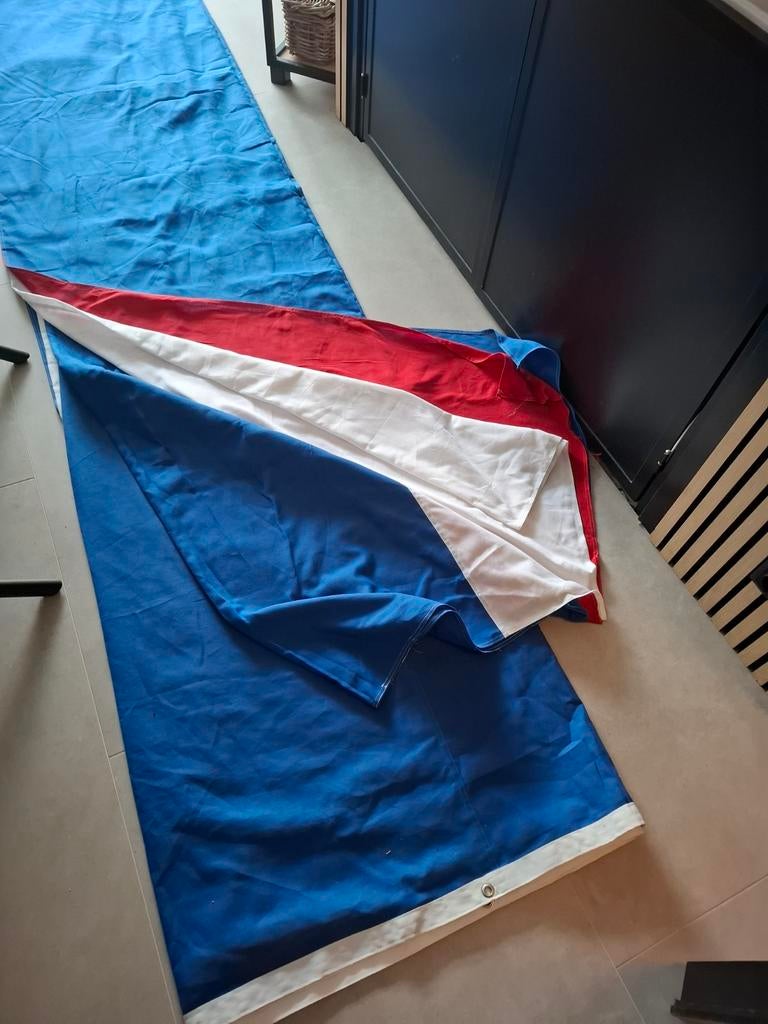 Nederlandse flag, Ophalen, Zo goed als nieuw
